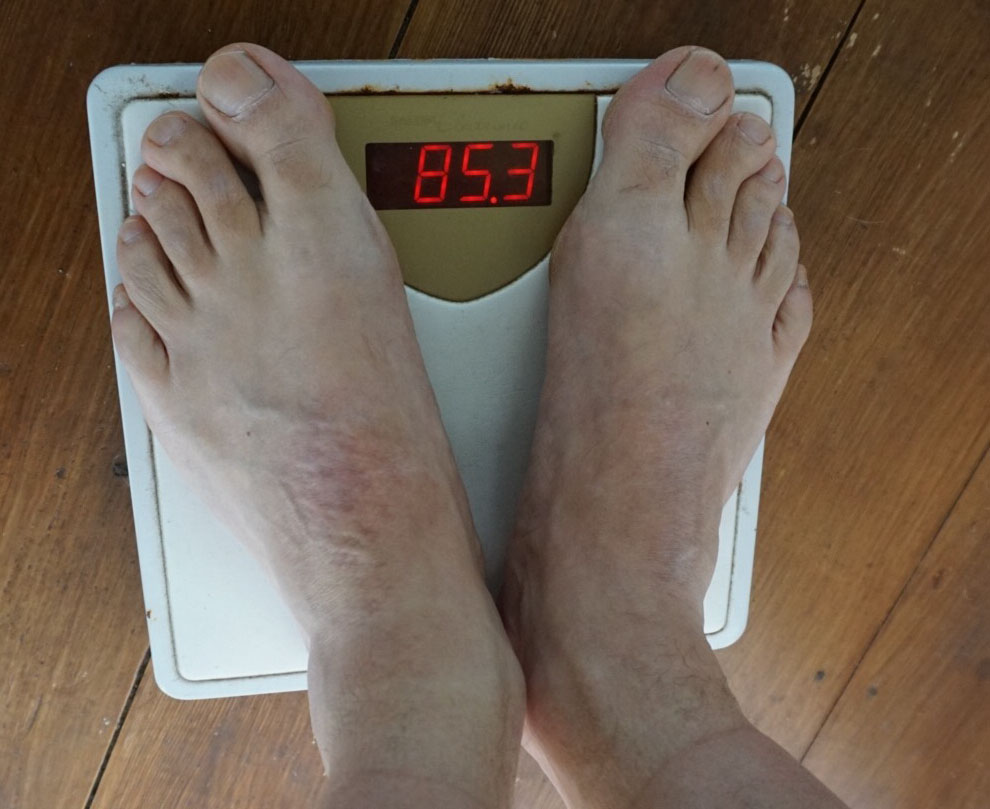 feet on scales reading 85.3kg